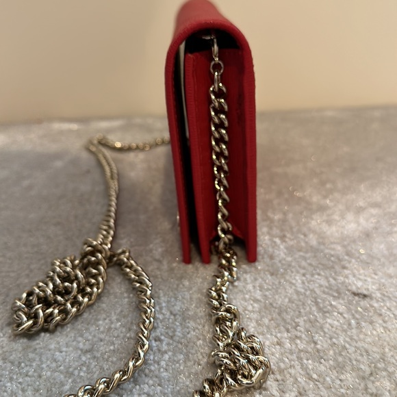 Like new gucci wallet on a chain - Picture 2 of 3